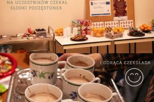 Kolaż zdjęć ukazujących przygotowany poczęstunek dla uczestników wydarzenia