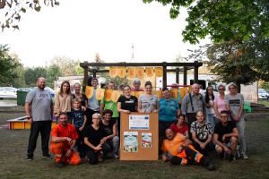 Grupowe zdjęcie uczestników Mikro-rewitalizacji