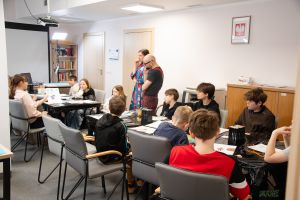 Uczestnicy warsztatów podczas pracy