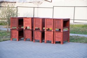 Gotowe budki do karmienia kotów