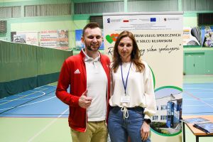 Szkoleniowiec Pan Tomasz Wilczewski wraz z Organizatorem Społeczności Lokalnej Panią Katarzyną Blechacz