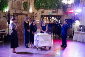 Kadra zarządzająca CUS w Solcu Kujawskim przy torcie jubileuszowym