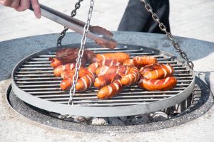 Grill z kiełbaskami