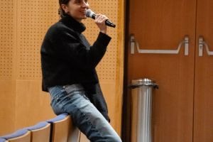 Pani Sandra Ksepka podczas rozmowy z młodzieżą