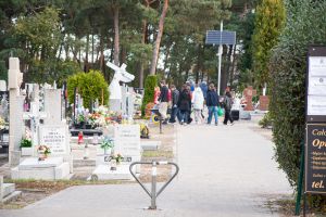 Widok wolontariuszy udających się do pracy