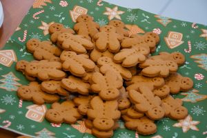 Widok pierników, które były ozdabiane przez dzieci