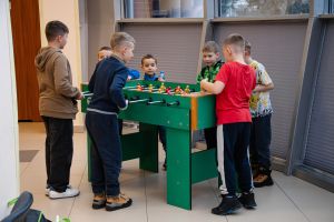 Dodatkowa atrakcja podczas warsztatów świątecznych - piłkarzyki