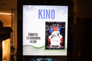 Widok ekranu na którym wyświetlona jest reklama świątecznego filmu