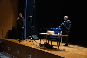 Dyrektor SCK Krzysztof Fryska zapowiada prelegenta