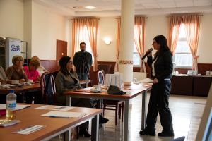 Pani Beata Rogowska - Kierownik Srodowiskowego Domu Samopomocy w Solcu Kujawskim podczas wystąpienia