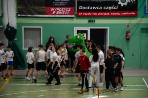 Odwiedziny dinozaura Solusia na hali OSiR