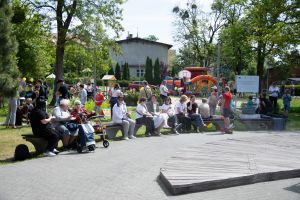 Widok osób uczestniczących w wydarzeniu