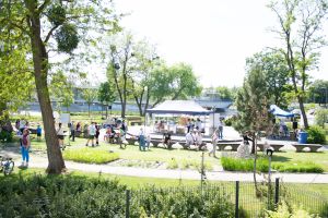 Widok osób uczestniczących w wydarzeniu